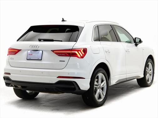 2022 Audi Q3 45 S line Premium