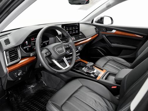 2022 Audi Q5 45 S line Premium Plus
