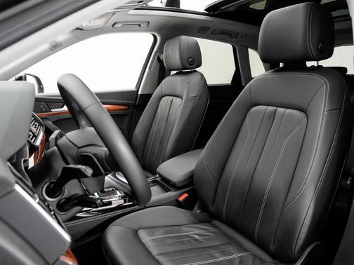 2022 Audi Q5 45 S line Premium Plus