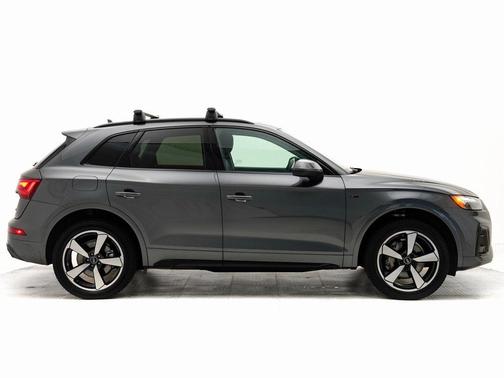 2022 Audi Q5 45 S line Premium Plus