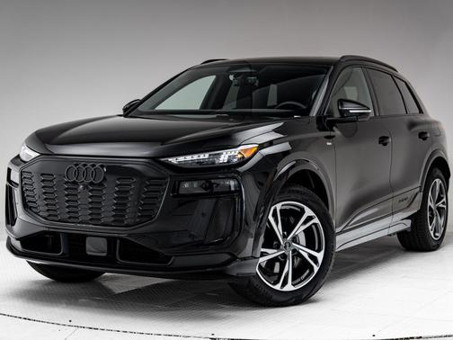 Mythos Black Metallic 2027 Audi Q6 e-tron Premium Plus