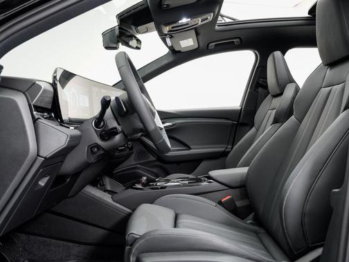 Mythos Black Metallic 2027 Audi Q6 e-tron Premium Plus