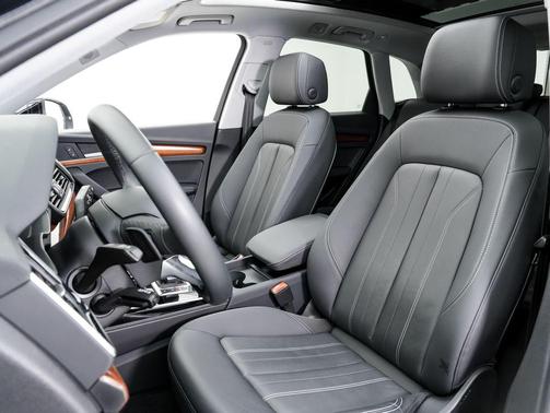 Mythos Black Metallic 2023 Audi Q5 45 S line Premium Plus