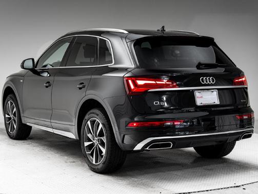 Mythos Black Metallic 2023 Audi Q5 45 S line Premium Plus