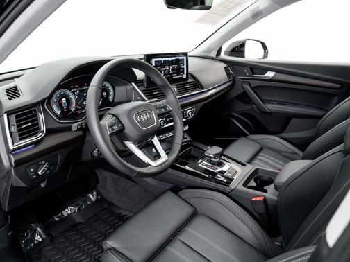 2025 Audi Q5 45 S line Premium Plus