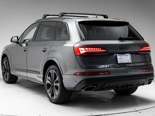 Samurai Gray Metallic 2025 Audi Q7 55 Premium Plus