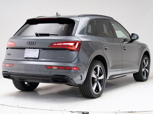 Daytona Gray Pearl Effect 2023 Audi Q5 45 S line Prestige