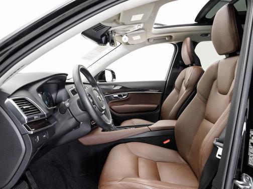 2019 Volvo XC90 T6 Momentum