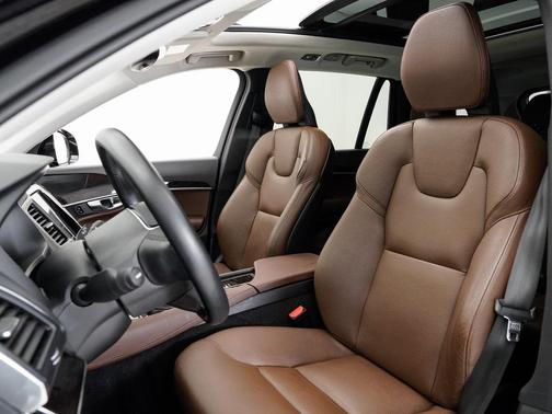 2019 Volvo XC90 T6 Momentum