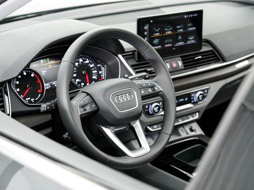 Daytona Gray Pearl Effect 2023 Audi Q5 45 S line Premium