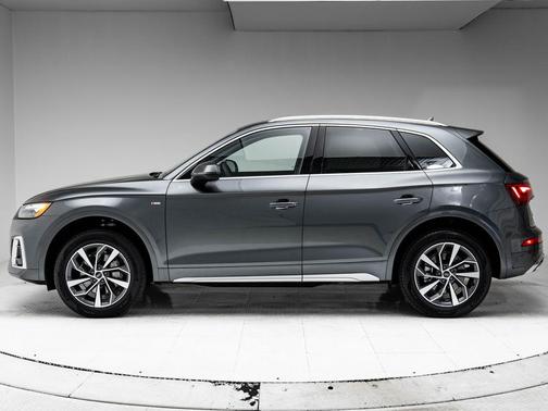 Daytona Gray Pearl Effect 2023 Audi Q5 45 S line Premium
