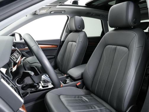 Brilliant Black 2023 Audi Q5 40 Premium