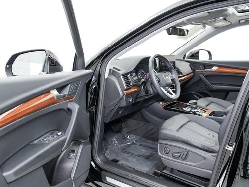 Brilliant Black 2023 Audi Q5 40 Premium