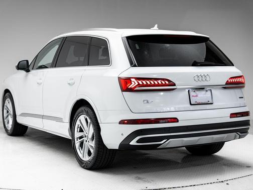 Glacier White 2023 Audi Q7 55 Prestige