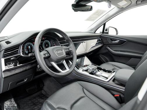 Glacier White 2023 Audi Q7 55 Prestige