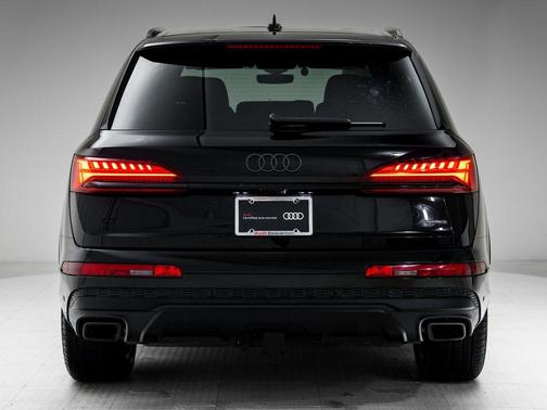 2025 Audi Q7 45 Premium Plus