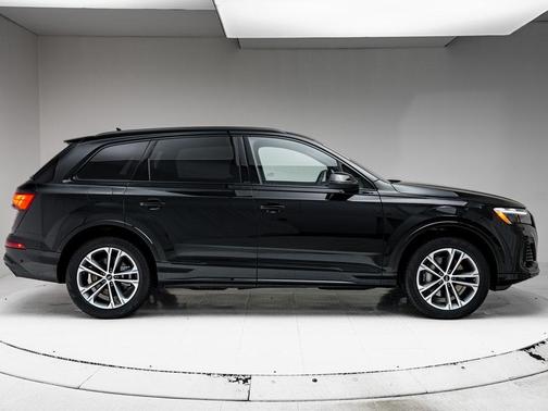2025 Audi Q7 45 Premium Plus