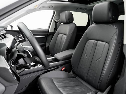 2024 Audi Q8 e-tron Premium