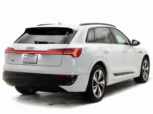 2024 Audi Q8 e-tron Premium