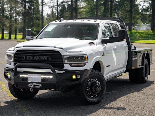 Bright White Clearcoat 2020 RAM 3500 Laramie Crew Cab 4x4 8' Box