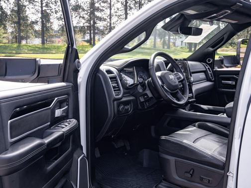 Bright White Clearcoat 2020 RAM 3500 Laramie Crew Cab 4x4 8' Box