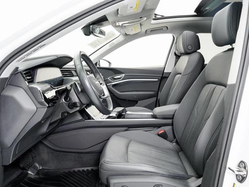 2024 Audi Q8 e-tron Premium Plus