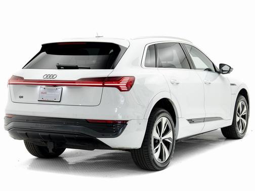 2024 Audi Q8 e-tron Premium Plus