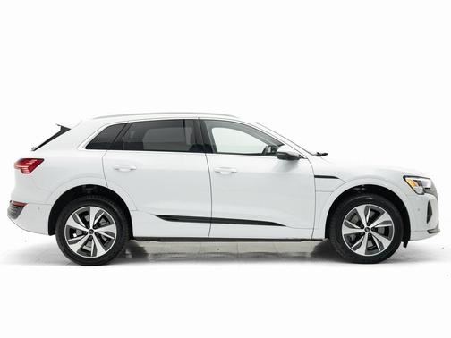 2024 Audi Q8 e-tron Premium Plus