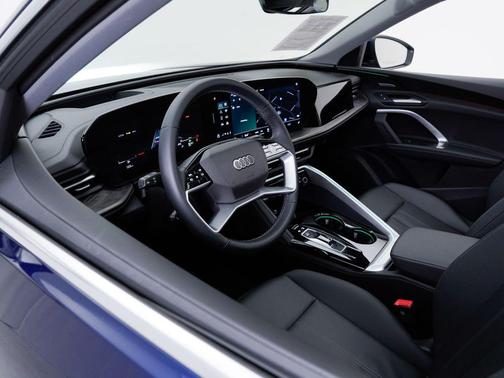 Navarra Blue Metallic 2025 Audi Q5 Premium Plus TFSI quattro S tronic