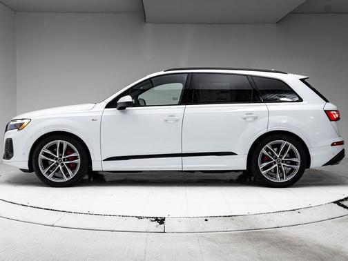 Glacier White Metallic 2026 Audi Q7 55 Prestige