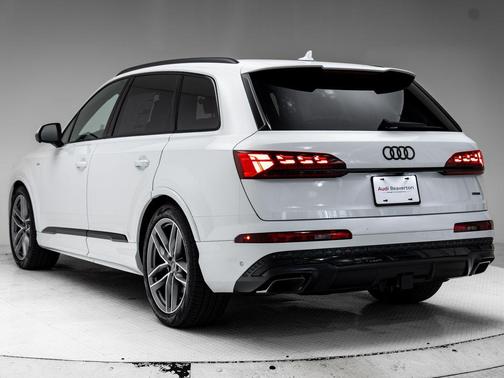Glacier White Metallic 2026 Audi Q7 55 Prestige