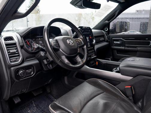 2020 RAM 2500 Laramie Crew Cab 4x4 6'4' Box