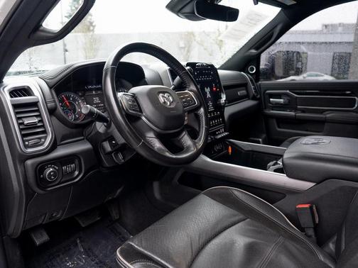 2020 RAM 2500 Laramie Crew Cab 4x4 6'4' Box