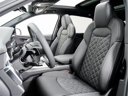 2026 Audi SQ7 4.0T Premium Plus