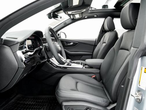 2025 Audi Q8 55 Premium Plus