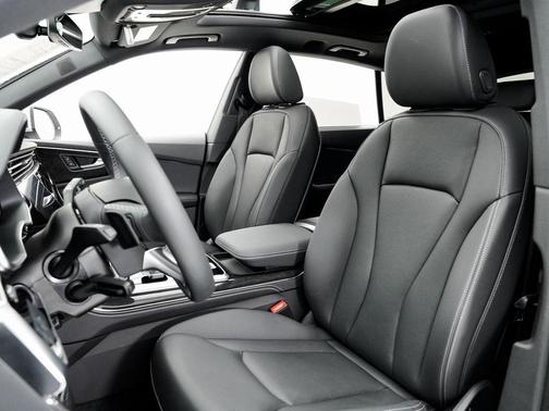 2025 Audi Q8 55 Premium Plus