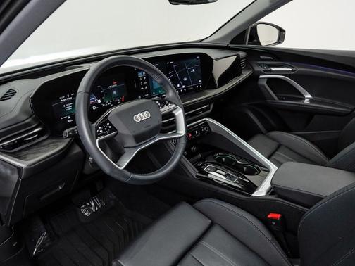 Tambora Gray Metallic 2025 Audi Q5 Premium Plus TFSI quattro S tronic