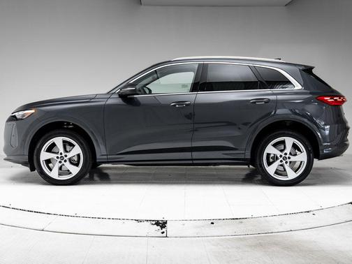 Tambora Gray Metallic 2025 Audi Q5 Premium Plus TFSI quattro S tronic