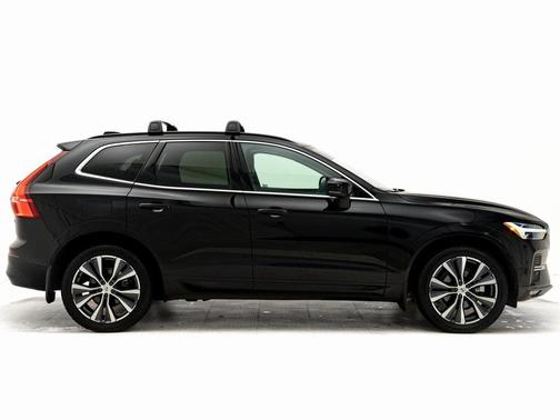 2022 Volvo XC60 B5 Momentum