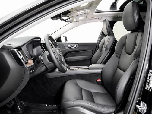 2022 Volvo XC60 B5 Momentum