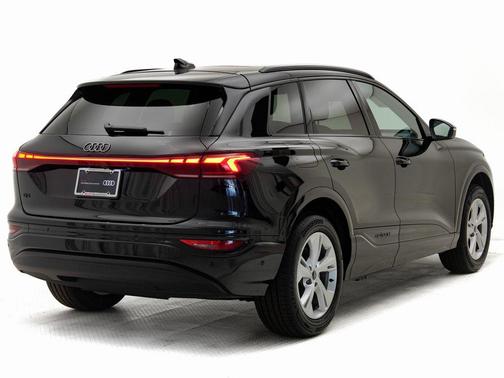 2025 Audi Q6 e-tron Premium