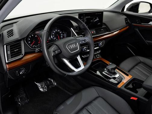 Mythos Black Metallic 2023 Audi Q5 45 S line Premium