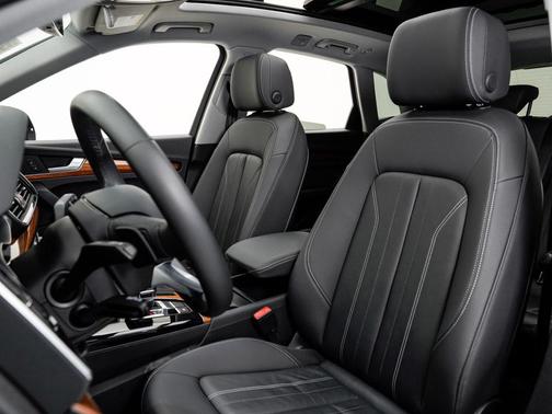 Mythos Black Metallic 2023 Audi Q5 45 S line Premium