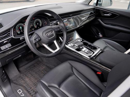 Glacier White 2023 Audi Q7 55 Premium Plus