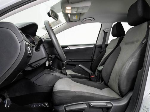 White Silver Metallic 2017 Volkswagen Jetta 1.4T S