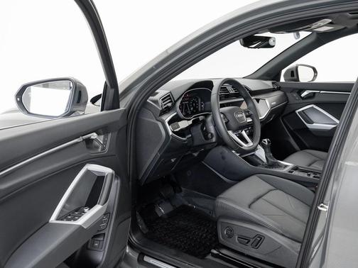 2024 Audi Q3 Premium 45 TFSI S line quattro Tiptronic