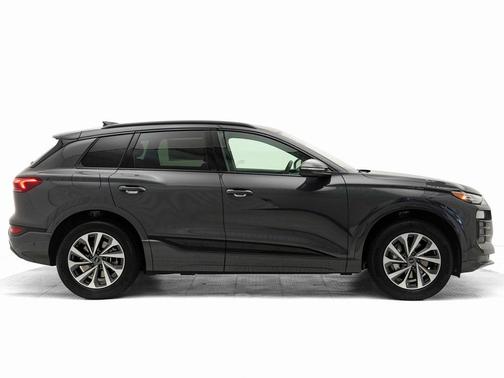 2025 Audi Q6 e-tron Premium Plus quattro