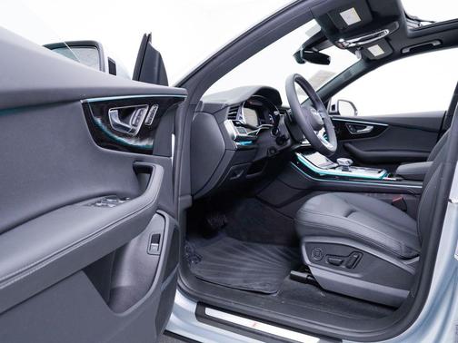 Satellite Silver Metallic 2025 Audi Q8 55 Premium Plus