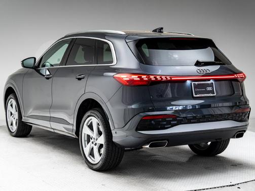 Tambora Gray Metallic 2025 Audi Q5 Premium Plus TFSI quattro S tronic