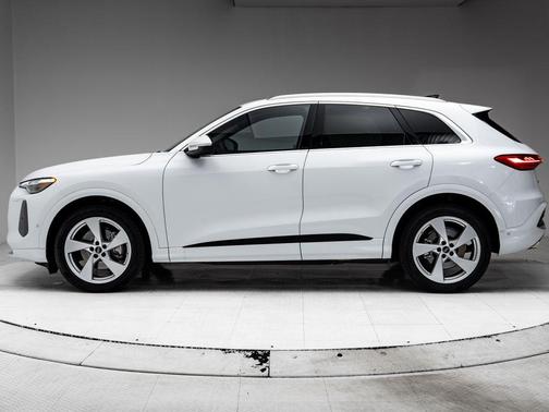 Glacier White Metallic 2025 Audi Q5 Prestige TFSI quattro S tronic